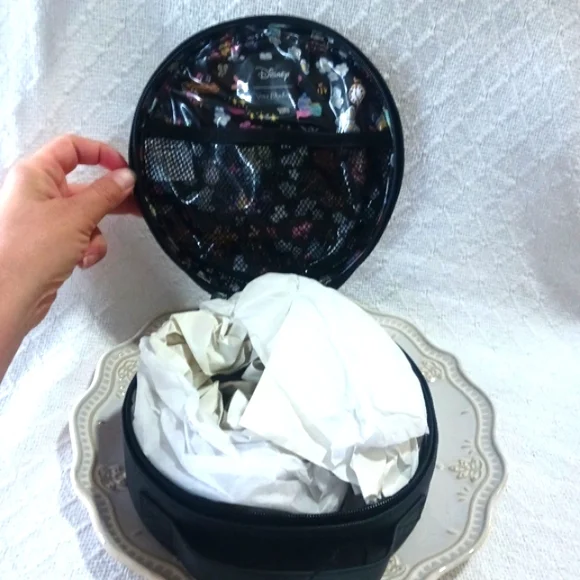 Vera Bradley × Disney 100 Snow White Whimsy Cosmetic Case - Picture 12 of 16